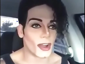 Michael Jackson fugindo da policia enquanto fode a cena