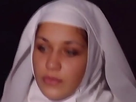 Muda biarawati Sofia Mutti kacau