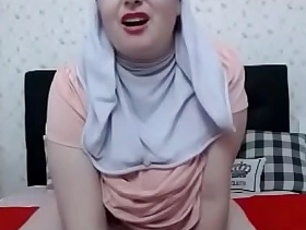 Hijab Cooky Masterbating at bottom camera