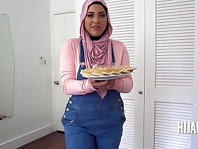 Chubby Girl In Hijab Offers Her Chastity On A Platter - POV