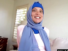 Muslim girl looses virginity to a become on friendly