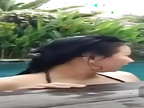 Indonesian fuck in pool during accept
