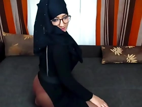 Muslimgirl - playing with her pussy