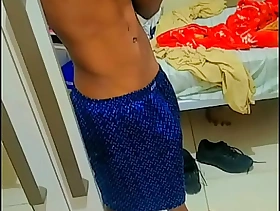 novinho exibindo corpo