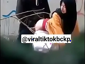 Integument BOKEP VIRAL ENAK ENAK SAMA CEWEK HIJAB DI BELAKANG Group PARAKAN 01 INDONESIA