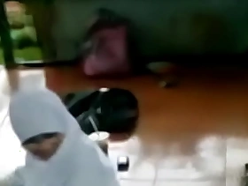 Ngintip jilbab sma ketauan mesum