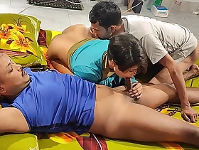 Surprising hot desi threesome sex! Hot Age-old bag Bhabhi vs two guys