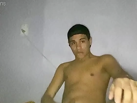 Novinho de 18 anos se divertindo escondido dos pais - Gabriel Martins